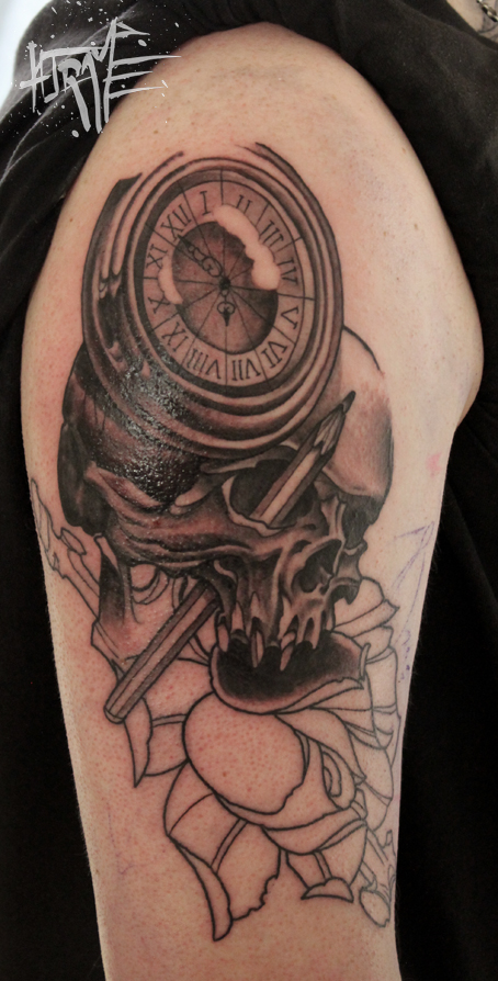 skull et montre réaliste